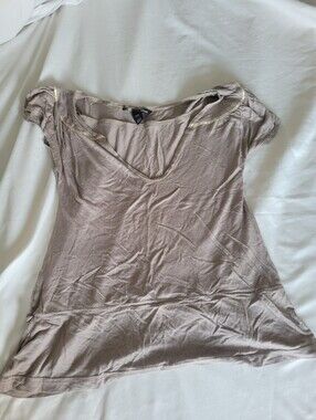 H&M Taupe Short Sleeve Scoop Neck Top with Gold Accent